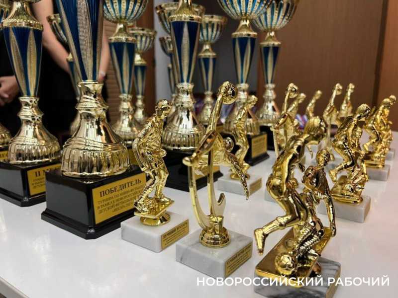 В Новороссийске наградили лучших юных футболистов — любителей