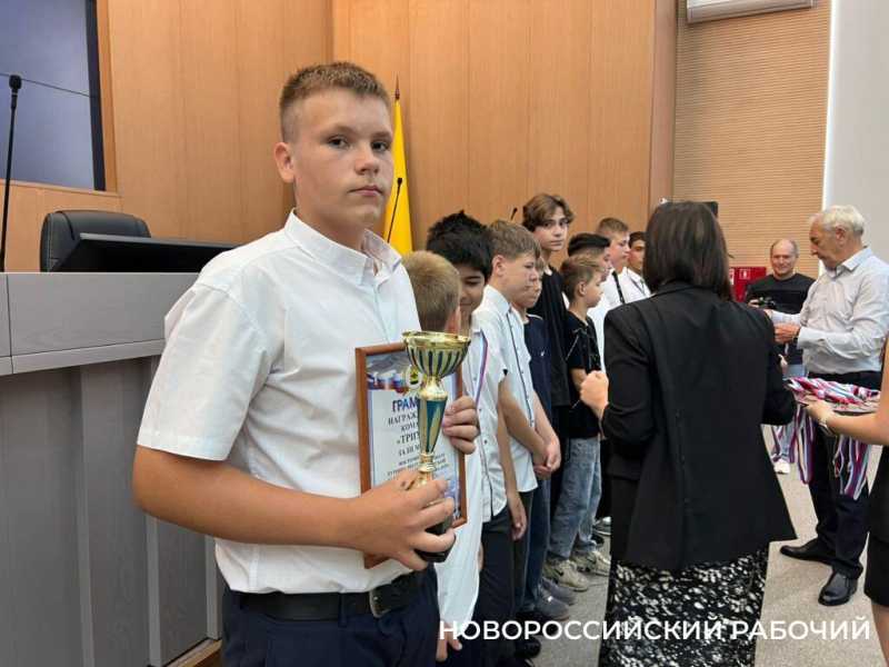 В Новороссийске наградили лучших юных футболистов — любителей