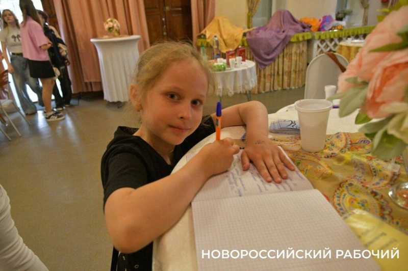 В Новороссийске появились свои Ренуары и Ван Гоги