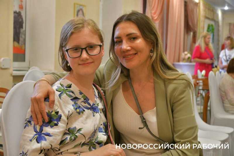 В Новороссийске появились свои Ренуары и Ван Гоги