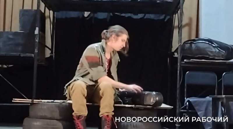 В Новороссийске студенты «кричат» со сцены о потребности в любви