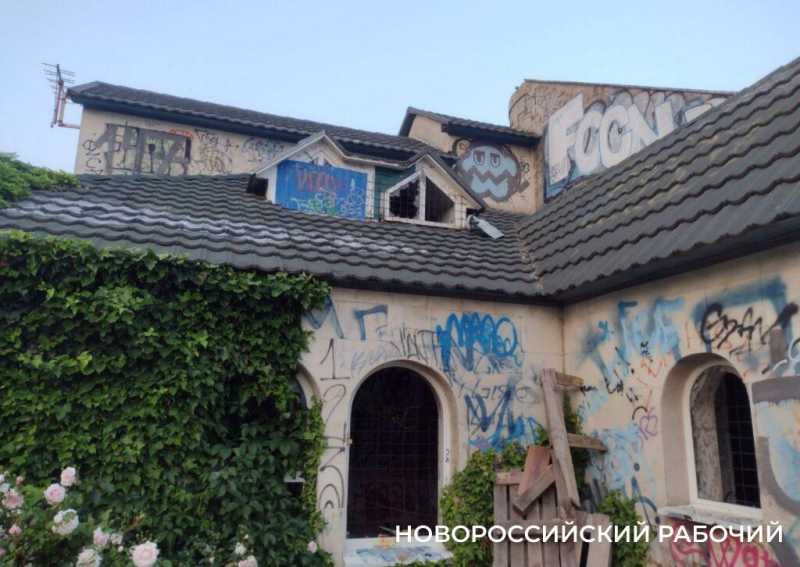 Выставлена на продажу самая знаменитая заброшка у моря под Новороссийском