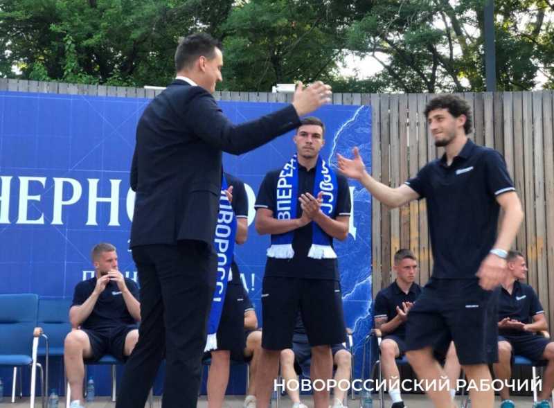 Цвет &laquo;Черноморца&raquo; &ndash; синий. Болельщикам Новороссийска первым покажут новую форму команды