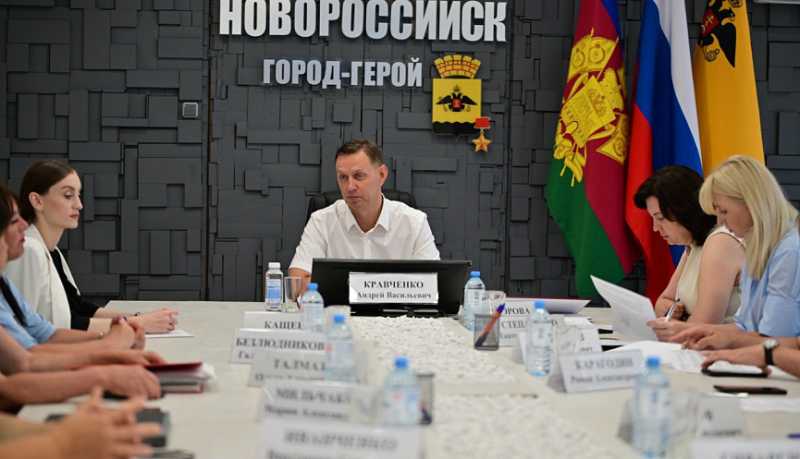 Глава города Андрей Кравченко встретился с активными жителями села Федотовка для обсуждения вопросов инженерного обеспечения и благоустройства общественной территории