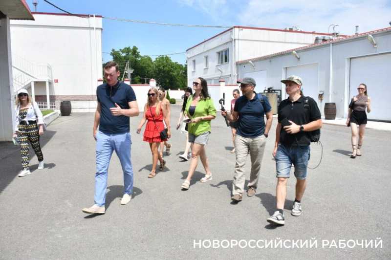 Интересна история не только вина, но и винодела. Куда поехать отдохнуть из Новороссийска