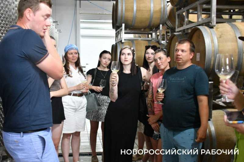 Интересна история не только вина, но и винодела. Куда поехать отдохнуть из Новороссийска