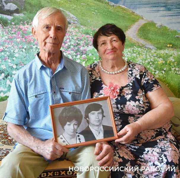 Как пожениться в Новый год и «кучеряво» прожить больше 50 лет. Секреты семьи из Новороссийска