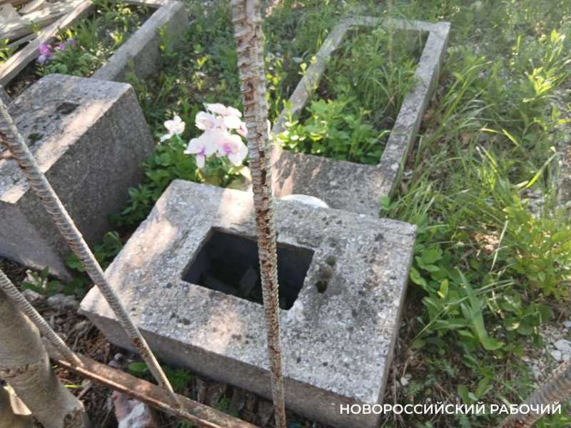 На кладбищах Новороссийска неизвестные люди фотографируют могилы. Для чего?