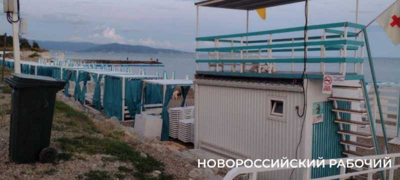 На пляжах Новороссийска «платная тень» ждет поклонников