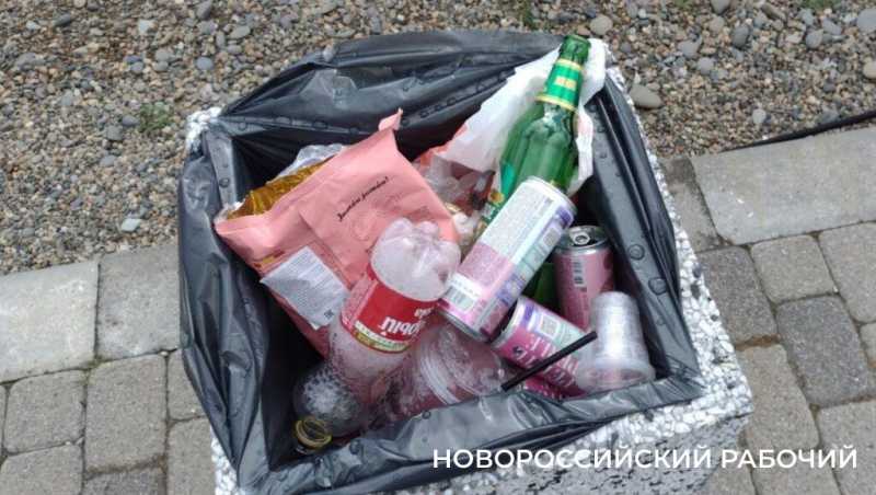 На пляжах Новороссийска «платная тень» ждет поклонников