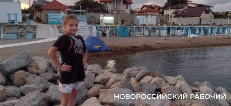 На пляжах Новороссийска «платная тень» ждет поклонников