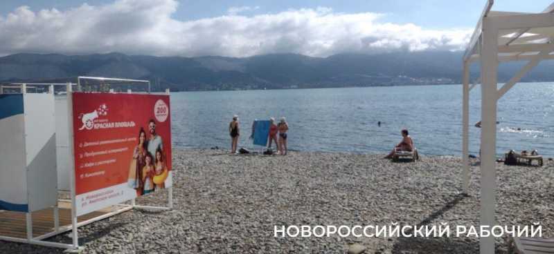 На пляжах Новороссийска «платная тень» ждет поклонников