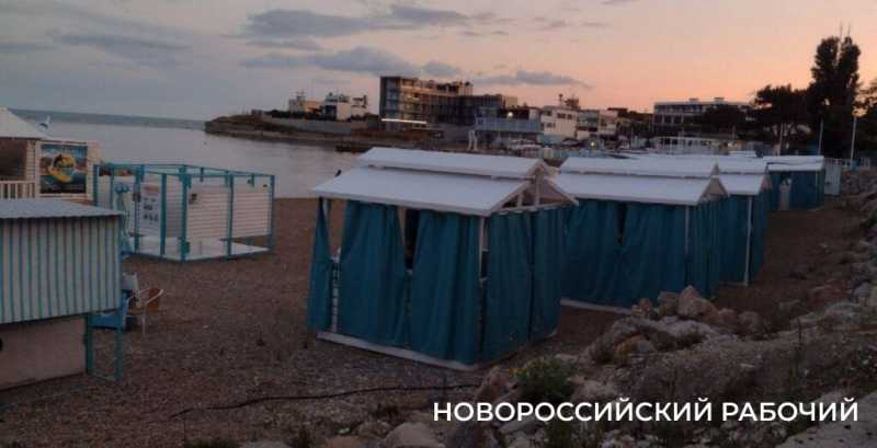 На пляжах Новороссийска «платная тень» ждет поклонников