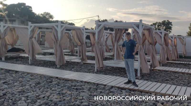 На пляжах Новороссийска за самовольное занятие шезлонгов установили жесткий штраф