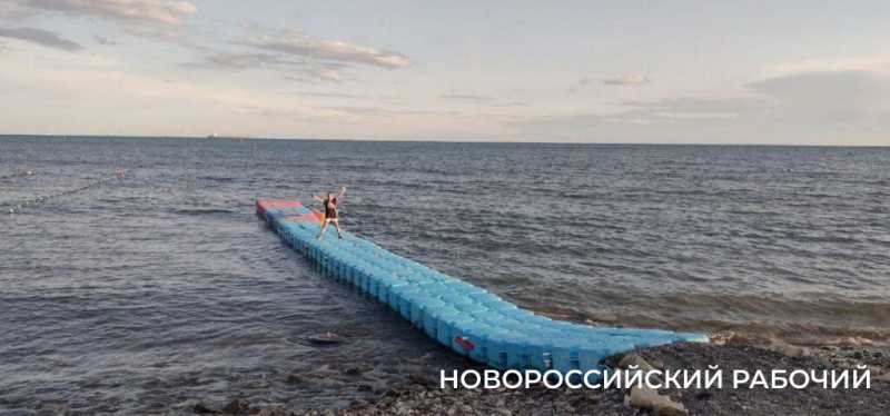 На пляжах Новороссийска за самовольное занятие шезлонгов установили жесткий штраф