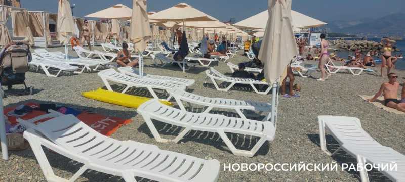 «На пляже полотенце положить некуда!» В Новороссийске не осталось места для бесплатного отдыха у моря?