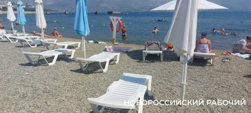 «На пляже полотенце положить некуда!» В Новороссийске не осталось места для бесплатного отдыха у моря?