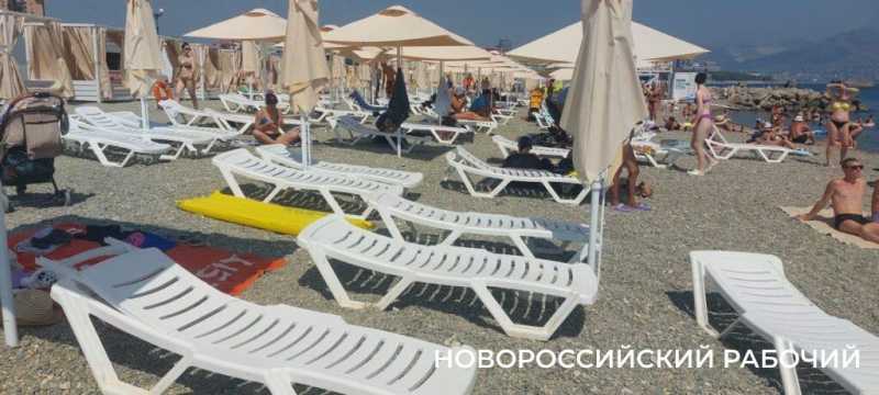 «На пляже полотенце положить некуда!» В Новороссийске не осталось места для бесплатного отдыха у моря?
