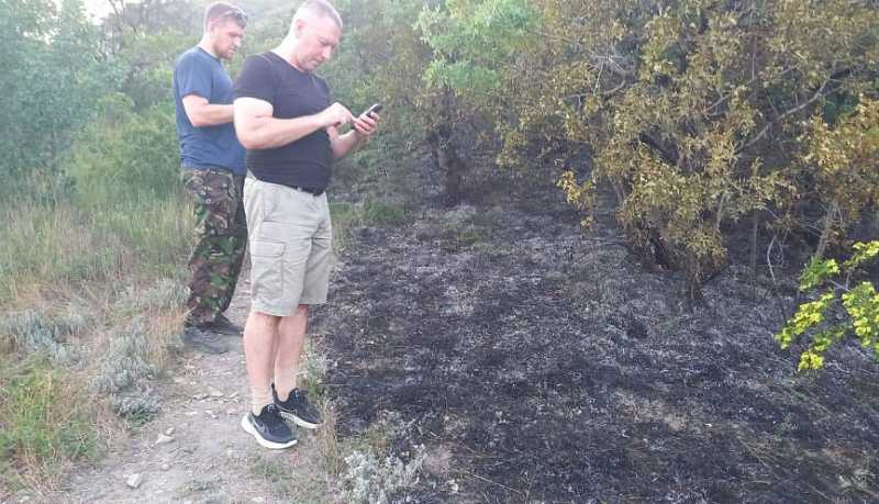 Непотушенный костер после пикника стал причиной возгорания на горе Колдун в Новороссийске