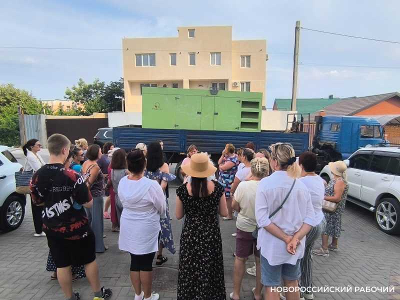 Новороссийцы, просидев 42 часа без света, требуют решительных мер в отношении хозяина сетей