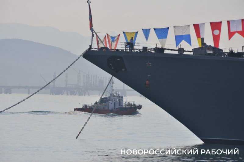 Новороссийск отмечает День Военно-Морского Флота! Спасибо вам, моряки!
