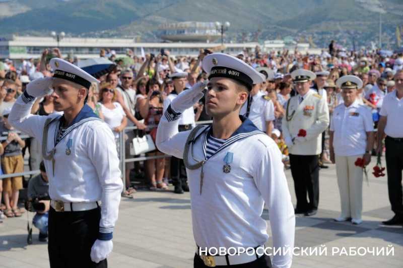 Новороссийск отмечает День Военно-Морского Флота! Спасибо вам, моряки!