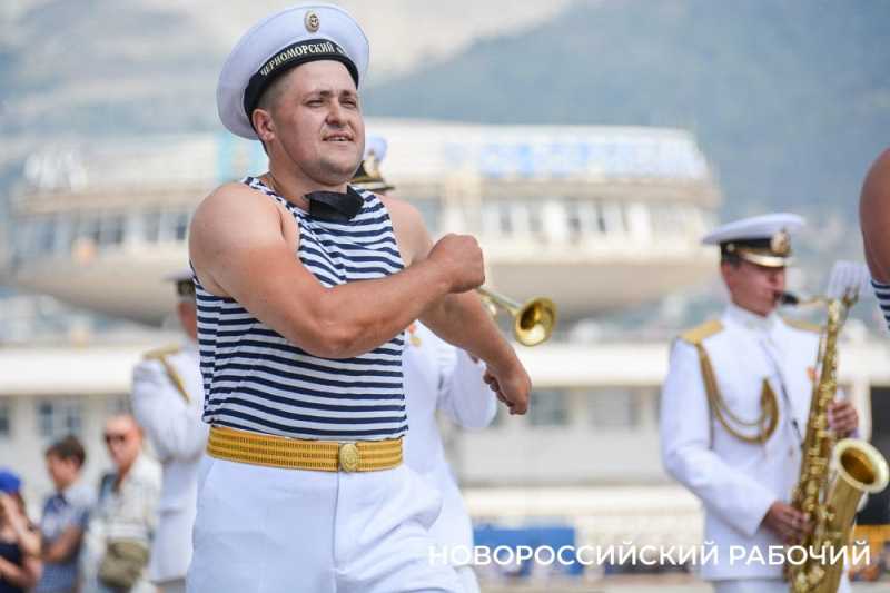 Новороссийск отмечает День Военно-Морского Флота! Спасибо вам, моряки!