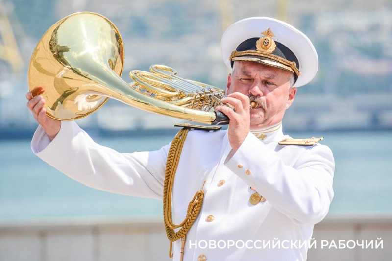 Новороссийск отмечает День Военно-Морского Флота! Спасибо вам, моряки!