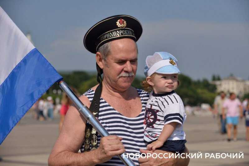 Новороссийск отмечает День Военно-Морского Флота! Спасибо вам, моряки!