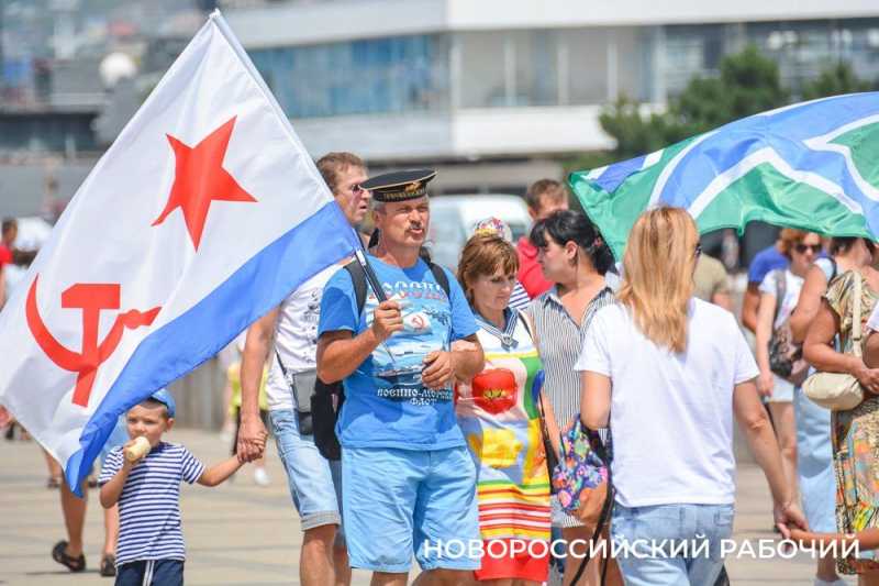 Новороссийск отмечает День Военно-Морского Флота! Спасибо вам, моряки!