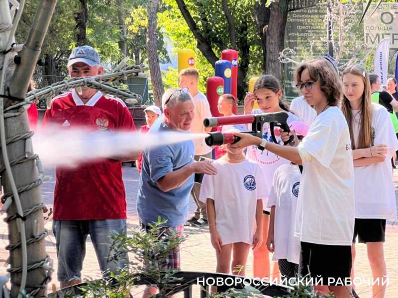 Новороссийские подростки &laquo;стреляли&raquo; на меткость из пожарного гидранта