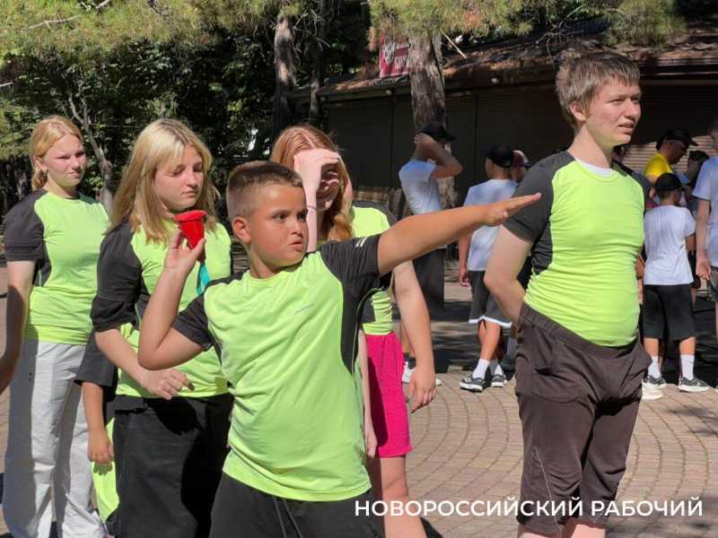 Новороссийские подростки &laquo;стреляли&raquo; на меткость из пожарного гидранта