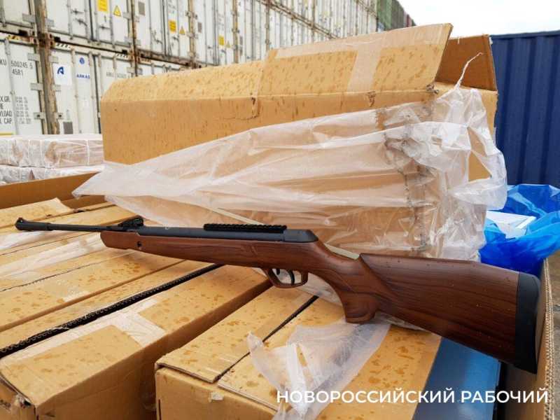 Новороссийские таможенники пресекли незаконный ввоз винтовок из Турции