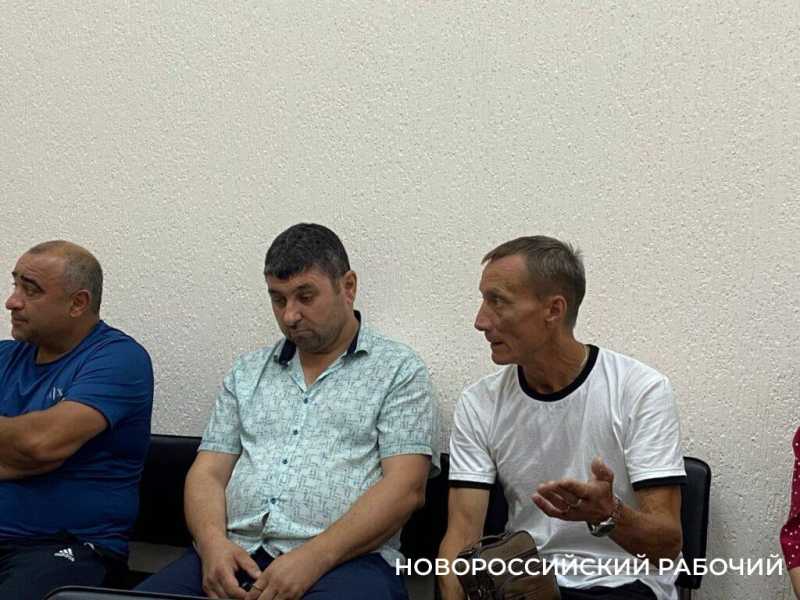 Новороссийские водители маршруток попадают в неприятности из-за пробок и большегрузов