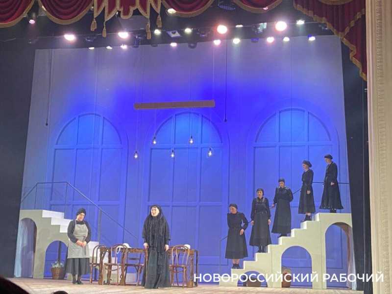 Новороссийский театр закрыл сезон премьерой про испанские страсти