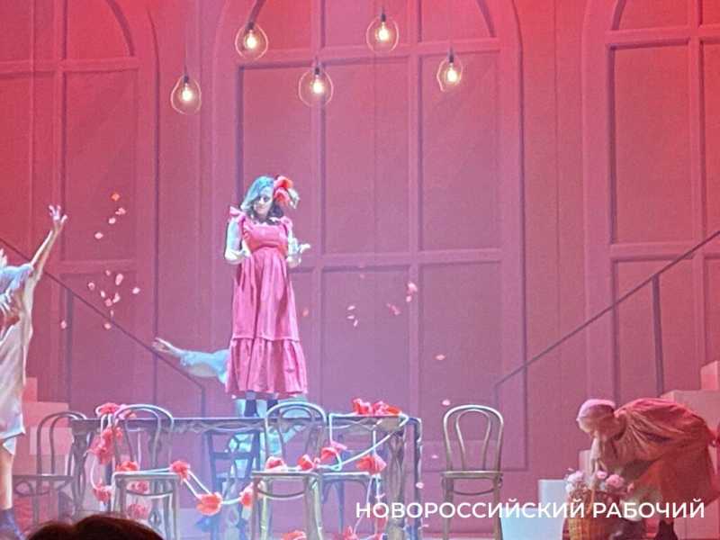 Новороссийский театр закрыл сезон премьерой про испанские страсти