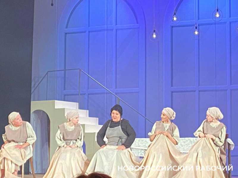 Новороссийский театр закрыл сезон премьерой про испанские страсти