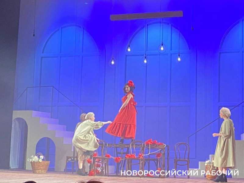 Новороссийский театр закрыл сезон премьерой про испанские страсти