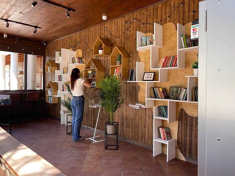 Пальмы, ночные фонтаны, книги на вынос и главный фестиваль лета. Куда поехать на выходные из Новороссийска