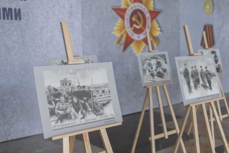 Порт-герой – городу-герою. НМТП организовал фотовыставку работ легендарного Евгения Халдея