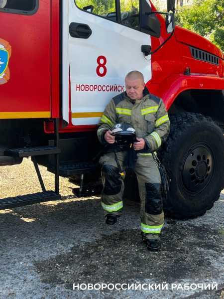 Пожарная машина подъехала к ЗАГСу в Новороссийске. Что-то случилось? Начальник женится!