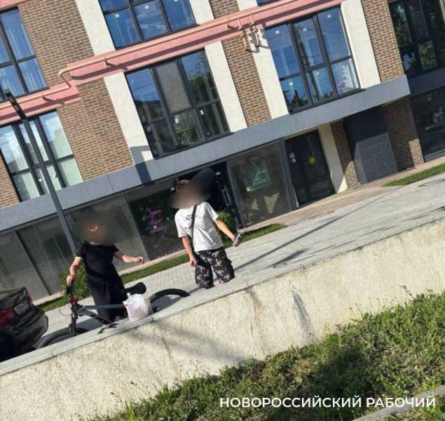 Развлекаются! Заброшки, питбайки, битые бутылки – подростки в Новороссийске не знают, чем себя занять