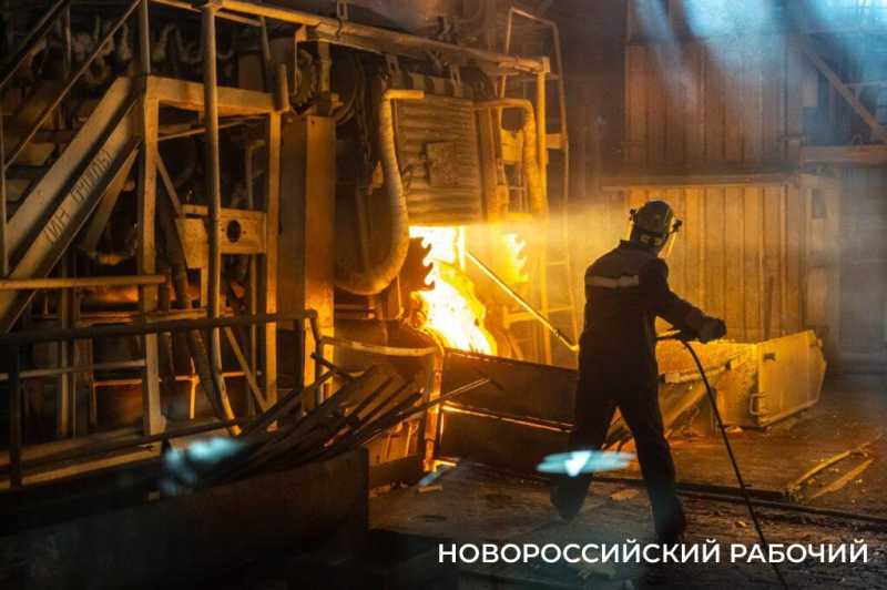 Сегодня – День металлурга! Как в Новороссийске из лома растят «металлические деревья»