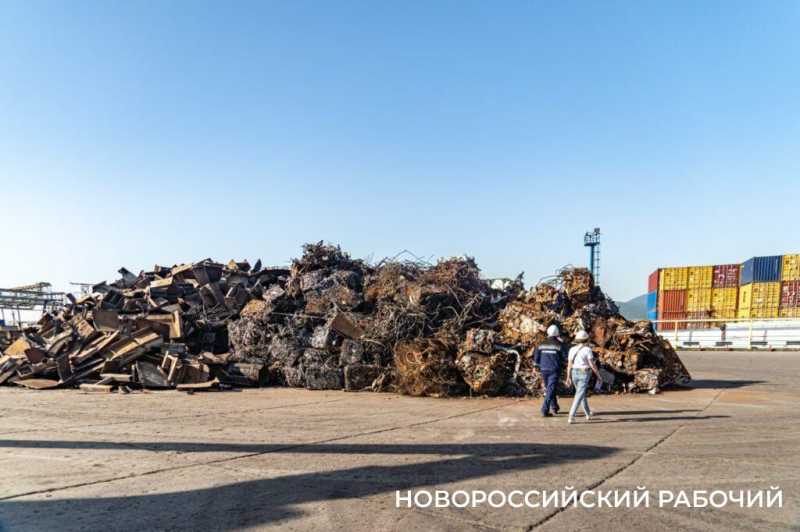 Сегодня – День металлурга! Как в Новороссийске из лома растят «металлические деревья»