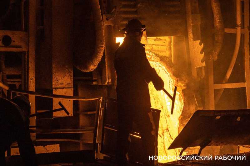 Сегодня – День металлурга! Как в Новороссийске из лома растят «металлические деревья»