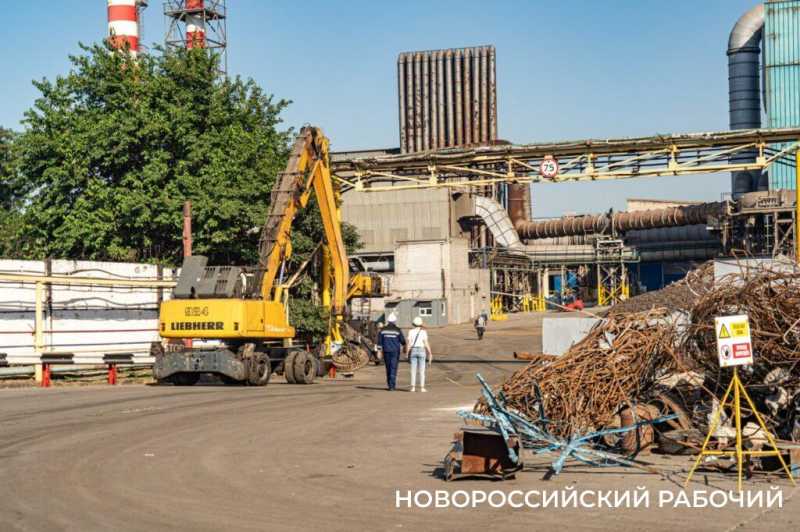 Сегодня – День металлурга! Как в Новороссийске из лома растят «металлические деревья»