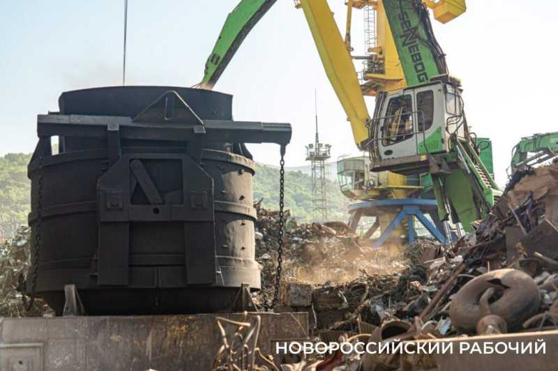 Сегодня – День металлурга! Как в Новороссийске из лома растят «металлические деревья»
