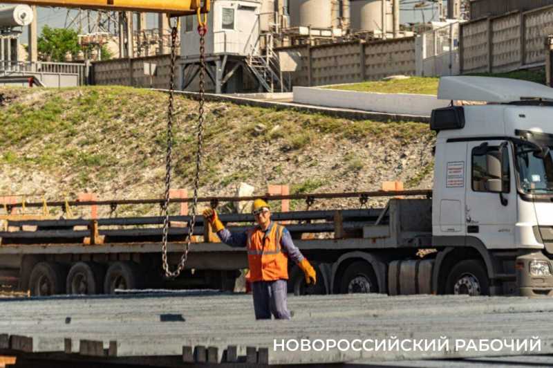 Сегодня – День металлурга! Как в Новороссийске из лома растят «металлические деревья»