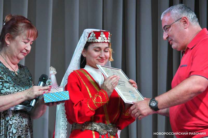 Услышать свадебную песню от новороссийской «ЭтноКрасавицы» — к счастливой семье