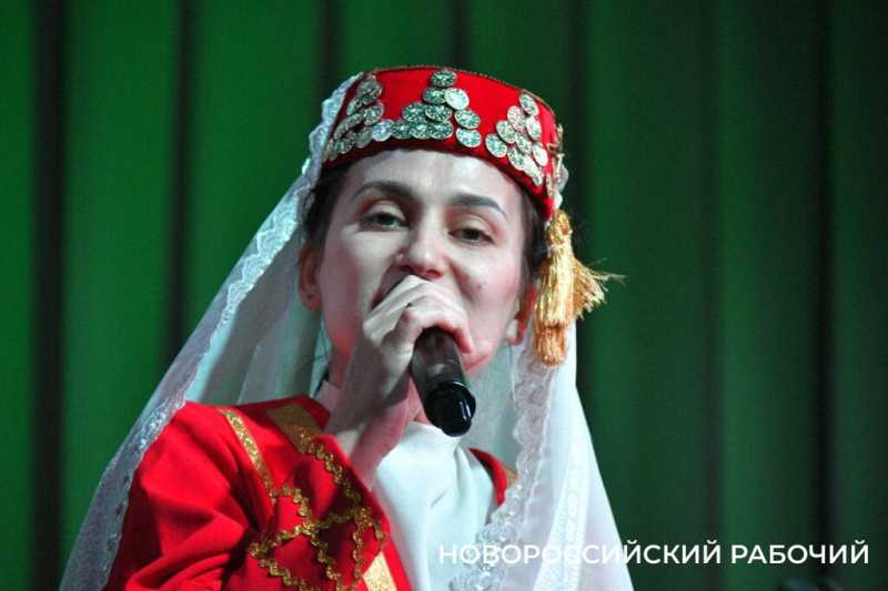 Услышать свадебную песню от новороссийской «ЭтноКрасавицы» — к счастливой семье